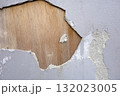 外壁が壊れた住宅 132023005