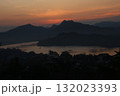 プーシーの丘の夕暮れ 132023393