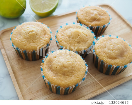 手作りのレモンヨーグルトマフィン 手作りのレモンヨーグルトマフィン 132024655