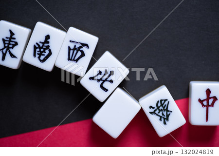 並ぶマージャン牌 132024819