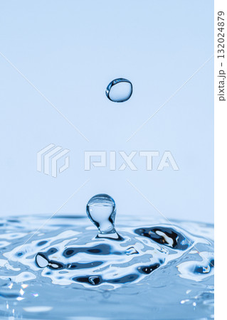 水しぶきのアクションショット 水しぶきのアクションショット 132024879