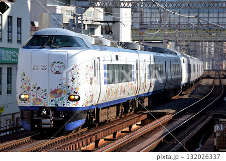 梅田貨物線を走る271系関空特急はるか11号 132026337