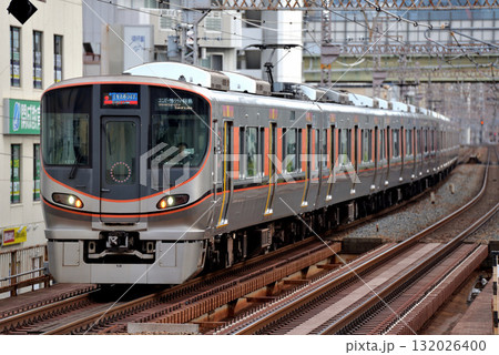 梅田貨物線を走る323系快速エキスポライナー8両 132026400