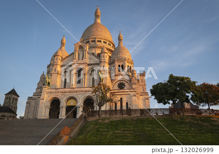 Montmartre sunset view of Sacre Coeur Basilica in Paris with vibrant skies 132026999