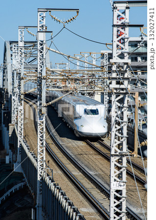 お客様を運んで疾走する東海道山陽新幹線 お客様を運んで疾走する東海道山陽新幹線 132027411