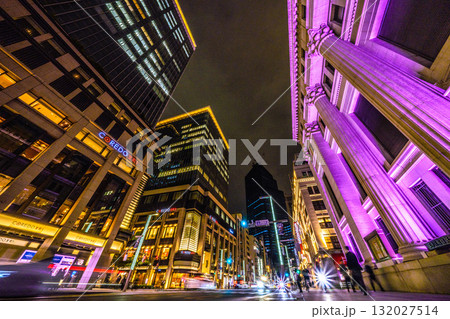 日本の東京都市景観　日本橋・室町二丁目。コレド室町1と…3や三井住友信託銀行、三越。奥は日本橋一丁目 132027514