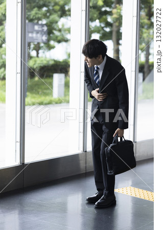 体調不良のビジネスマン 体調不良のビジネスマン 132027722