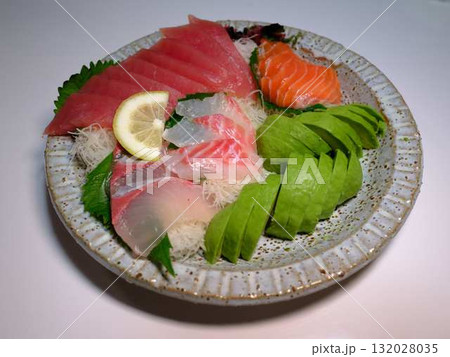 刺身の盛り合わせ 132028035