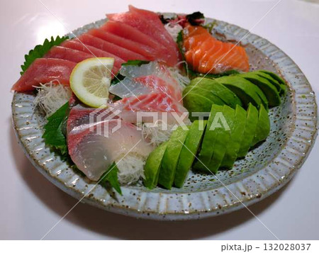刺身の盛り合わせ 132028037
