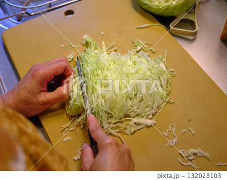 キャベツの千切り 132028103
