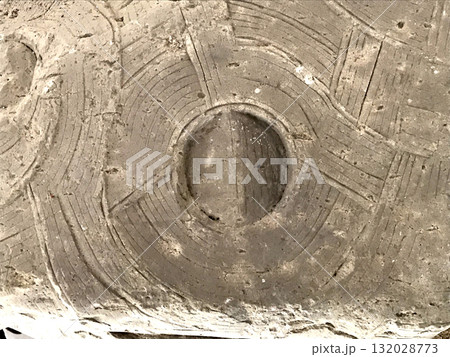 墳丘墓楯築遺跡_弧帯文石05 132028773