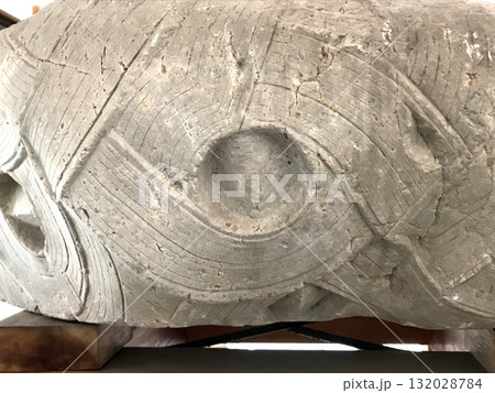 墳丘墓楯築遺跡_弧帯文石06 132028784