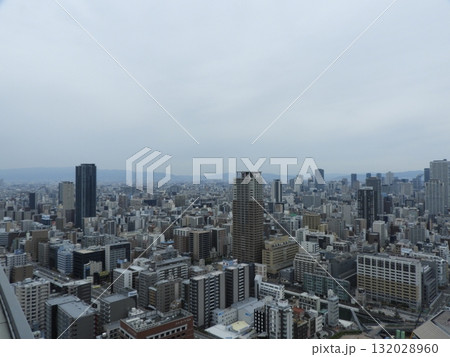 大阪市中心部の高層ビル群と街並みの俯瞰風景 大阪市中心部の高層ビル群と街並みの俯瞰風景 132028960