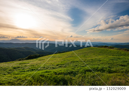 葛巻の高原風景　夕方の美しい高原 132029009
