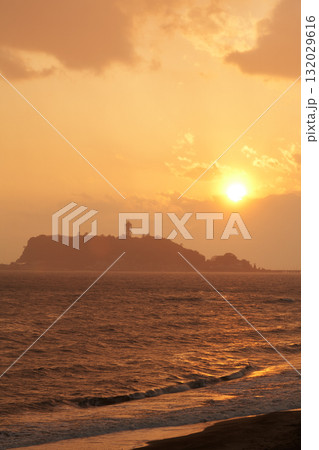 江の島の夕日 132029616