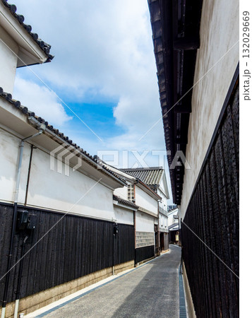 歴史が息づく風情豊かな倉敷美観地区の街並み 歴史が息づく風情豊かな倉敷美観地区の街並み 132029669