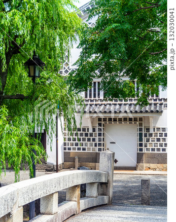 歴史が息づく風情豊かな倉敷美観地区　倉敷川沿いの街並み 132030041