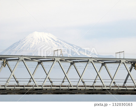 冬の富士山と鉄橋 冬の富士山と鉄橋 132030163