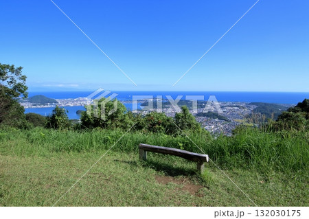 鷲尾山　山頂の景色　秋晴れ　（高知県　高知市） 132030175