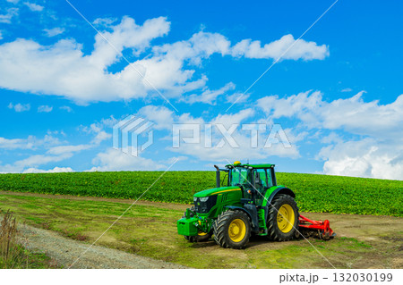 光と影の丘 ― 北海道美瑛 光と影の丘 ― 北海道美瑛 132030199