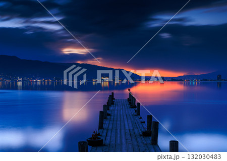 諏訪湖の朝【日の出】 132030483