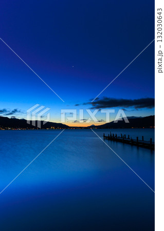 諏訪湖の朝【日の出】 132030643