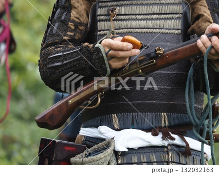 火縄銃を持つ武将 火縄銃を持つ武将 132032163