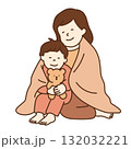 毛布にくるまる親子のイラスト 132032221