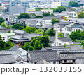 歴史が息づく風情豊かな倉敷美観地区の街並み　丘の上から望む倉敷の瓦屋根 132033155