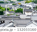 歴史が息づく風情豊かな倉敷美観地区の街並み　丘の上から望む倉敷の瓦屋根 132033160