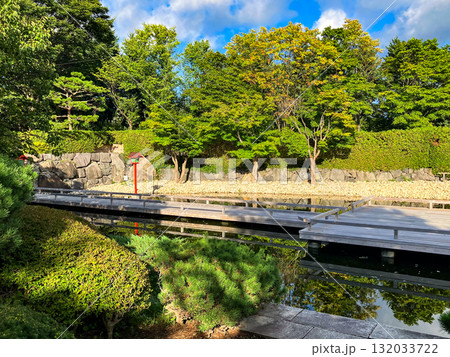 百合が原公園・日本庭園 能舞台 札幌市北区 青空 百合が原公園・日本庭園 能舞台 札幌市北区 青空 132033722