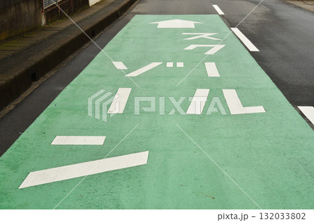 住宅街のスクールゾーン路面標示_02 住宅街のスクールゾーン路面標示_02 132033802
