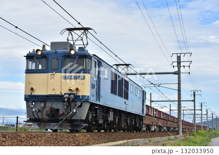 東海道本線を赤ホキ牽引のEF64-1034号機 132033950