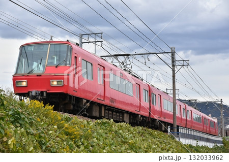 各務原線を走る 名鉄5300系5304編成 132033962