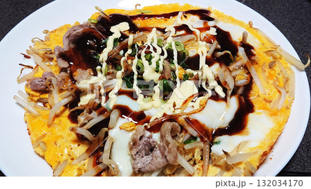 具沢山で美味しいとん平焼き 豚肉 ねぎ もやし 具沢山で美味しいとん平焼き 豚肉 ねぎ もやし 132034170