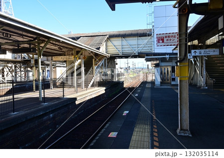 松阪駅（紀勢本線・名松線）のプラットホーム 132035114