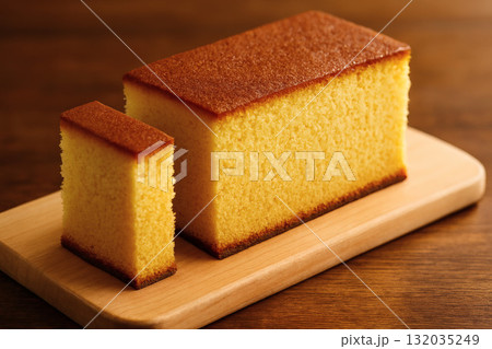 切られたカステラ 132035249