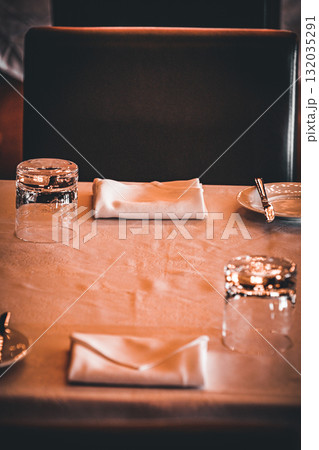 ダイニングテーブルの食卓風景 132035291