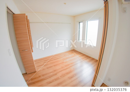 クローゼット付きの部屋 132035376