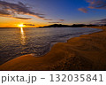 片男波海浜（和歌浦）の夕日 132035841