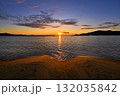片男波海浜（和歌浦）の夕日 132035842