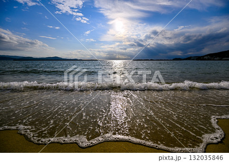 片男波海浜（和歌浦）の波 132035846