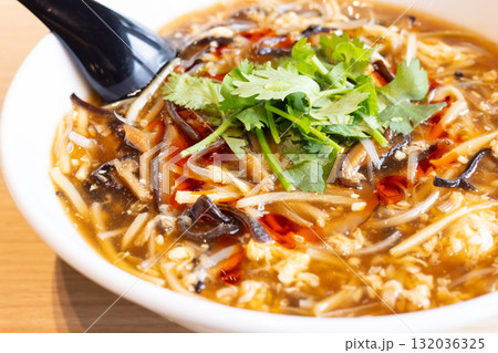 おいしい酸辣湯麺 132036325