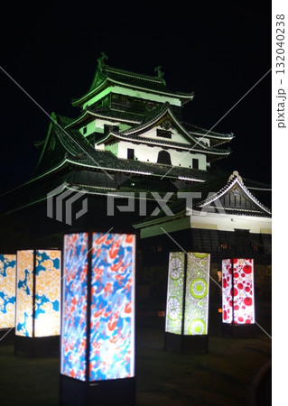 松江城と水燈路の夜景（島根県松江市）　Matsue Castle illuminated durin 132040238