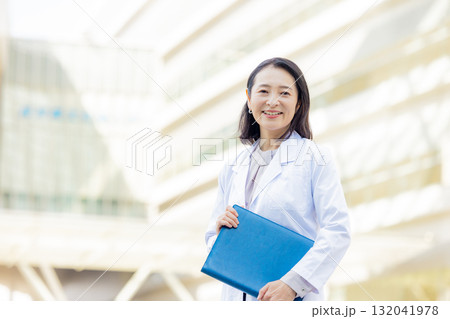 笑顔の女医 笑顔の女医 132041978