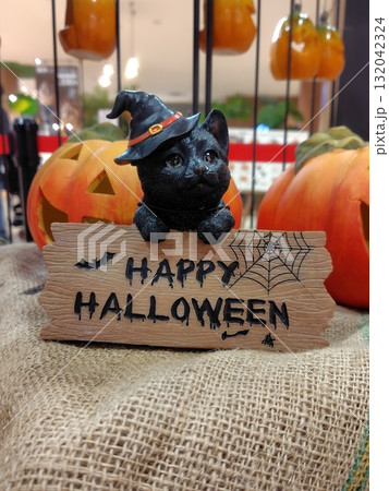 ハロウィンのかぼちゃが飾られた風景 132042324