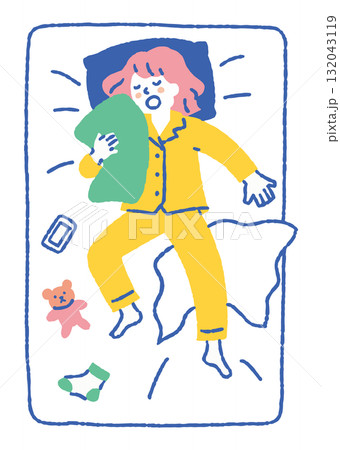 自然体で眠る若い女性_色 132043119