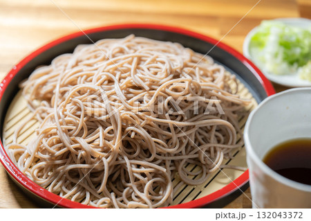 【食べ物素材】盛りつけられたざるそば【長野県】 【食べ物素材】盛りつけられたざるそば【長野県】 132043372