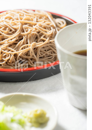 【食べ物素材】盛りつけられたざるそば【長野県】 【食べ物素材】盛りつけられたざるそば【長野県】 132043391