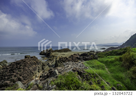 日向　大御神社　社殿裏の海岸　宮崎県日向市 132043722
